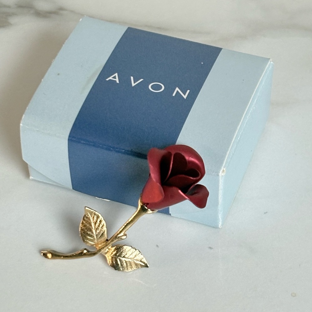 Vintage Red Rose Brooch Gold Tone Stem Figural 2” NIB Gift | Avon 2002